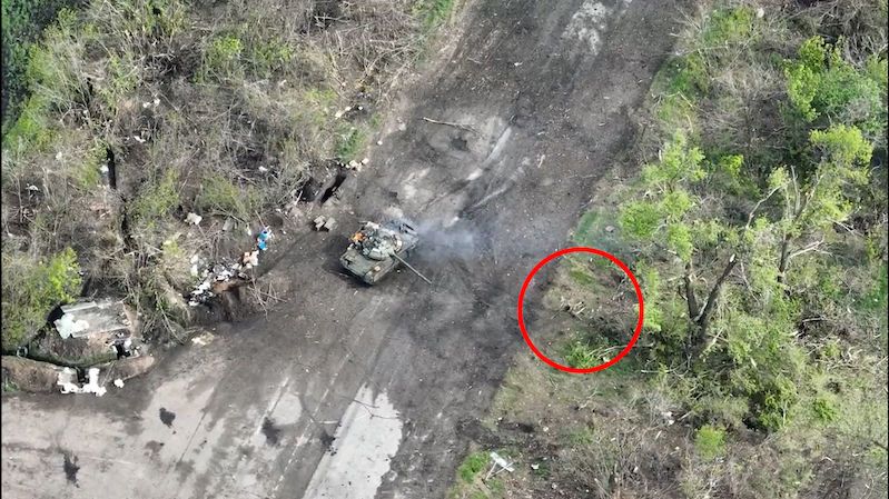 Video od Charkova ukazuje, proč Rusové ztrácejí tolik tanků